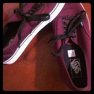 Vans Woman/Men’s shoes.